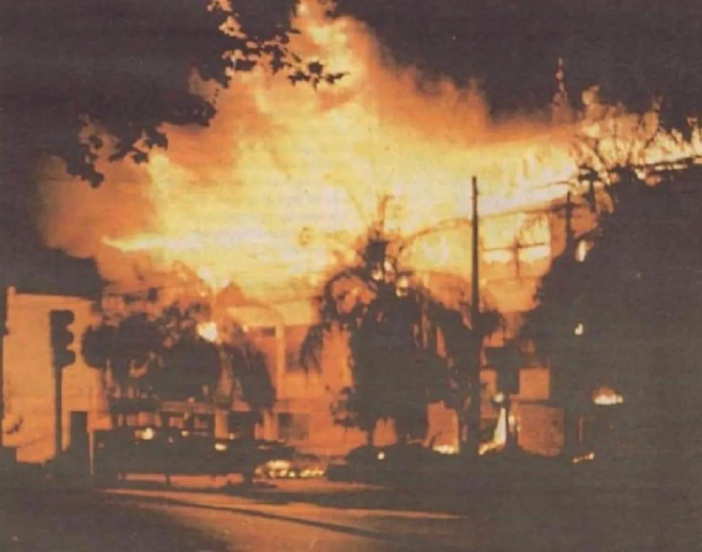 Archivo histórico de la antigua sede municipal Archivo histórico del incendio de la antigua Municipalidad de Posadas en 1994
